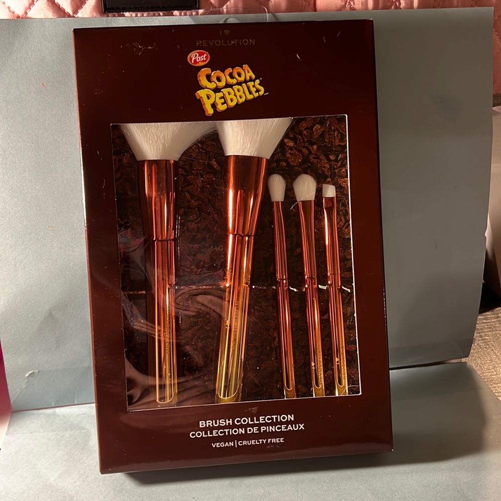Coca pebbles brush collections